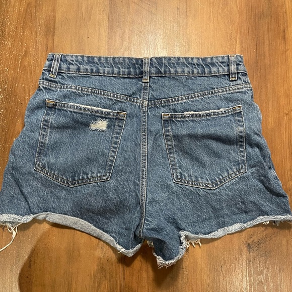 Ripped high rise denim shorts - Picture 3 of 7